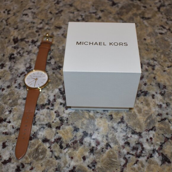 Michael Kors MK-2740 Watch with Box - Picture 1 of 5